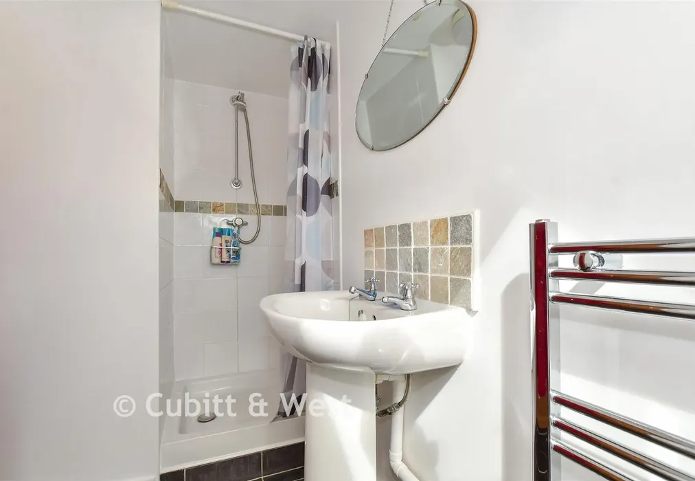 En-Suite Shower Room - Ashdown Road, Worthing, West Sussex - Wards of Kent