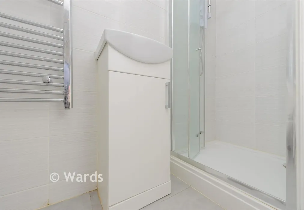 En-Suite - Maple Road, Dartford, Kent - Wards of Kent