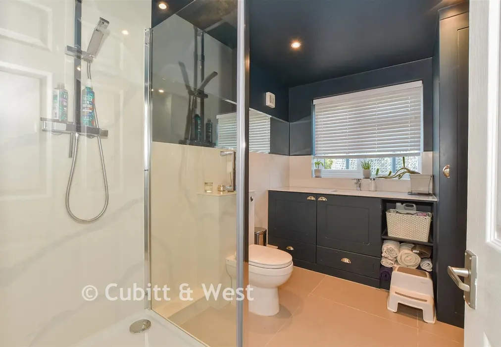 Shower Room - Rothermead, Mayfield, East Sussex - Wards of Kent