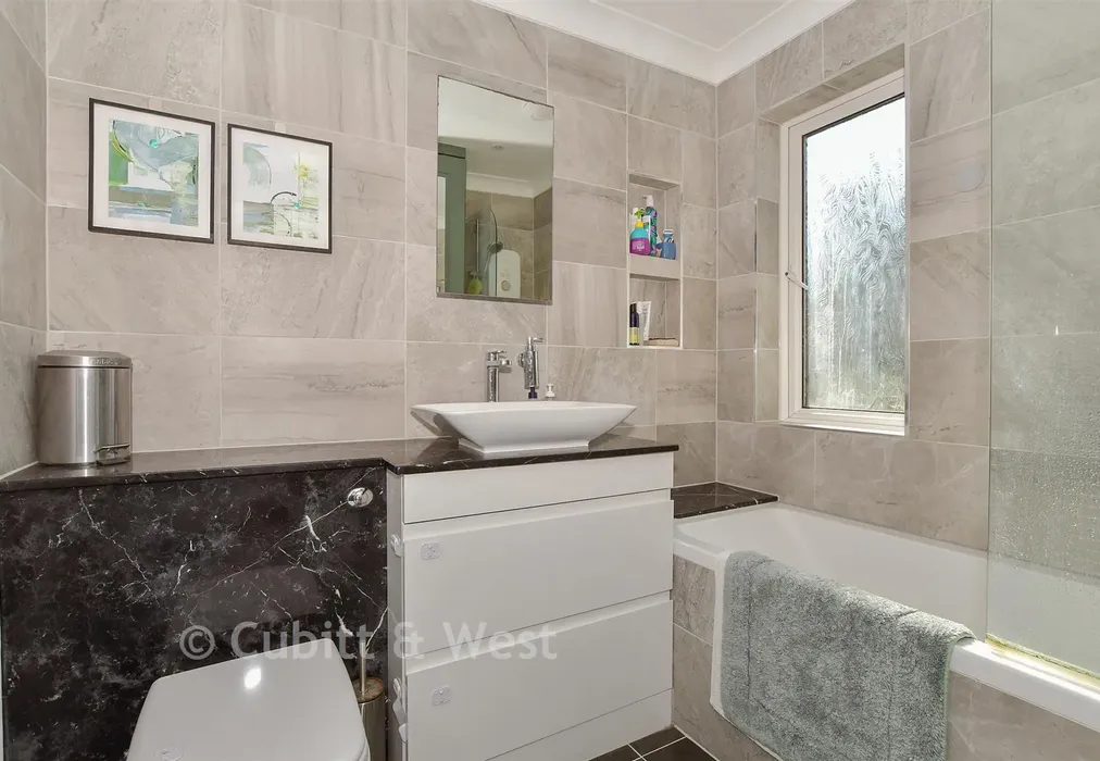 Bathroom - Rothermead, Mayfield, East Sussex - Wards of Kent