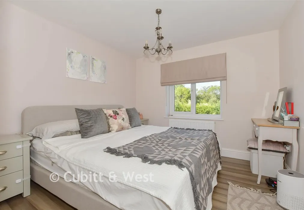 Bedroom 1 - Rothermead, Mayfield, East Sussex - Wards of Kent