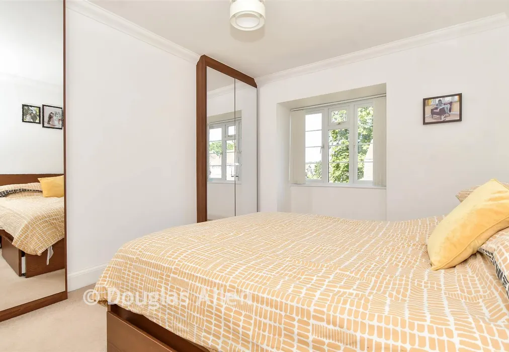 Bedroom 1 - Upminster Road, Hornchurch, Essex - Wards of Kent