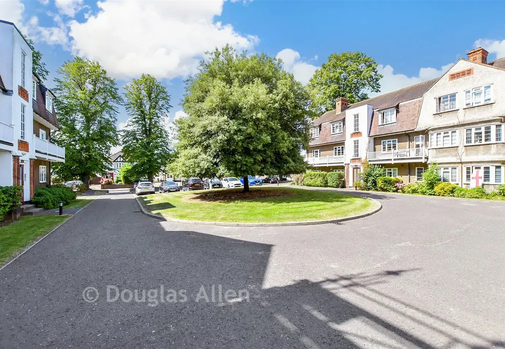 Communal Gardens - Upminster Road, Hornchurch, Essex - Wards of Kent