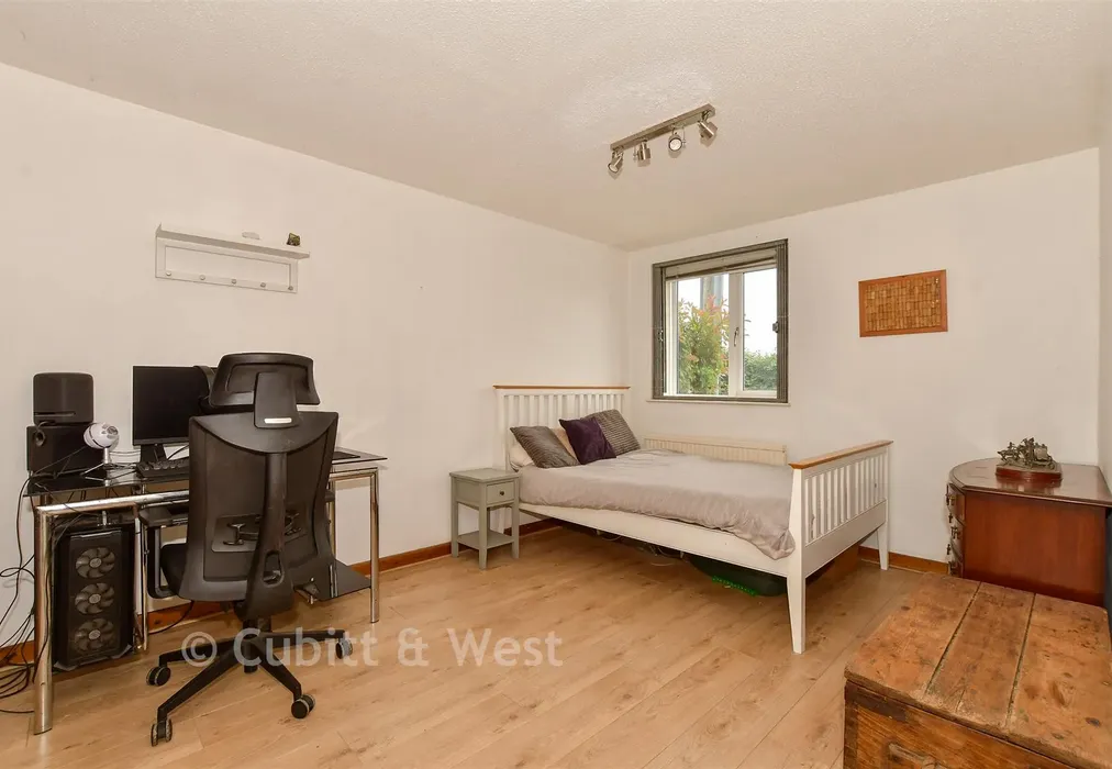 Bedroom 3 - Jolesfield, Partridge Green, West Sussex - Wards of Kent