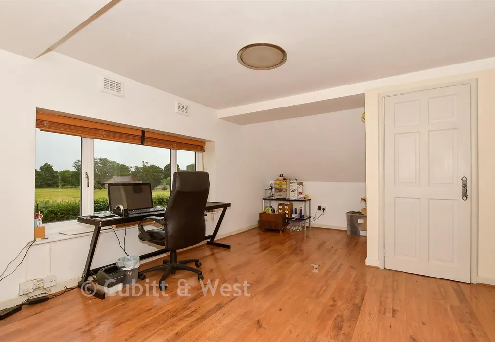 Bedroom 2 - Jolesfield, Partridge Green, West Sussex - Wards of Kent