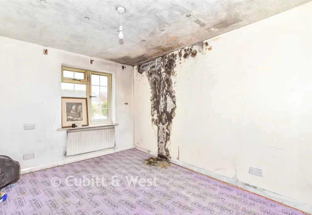 Bedroom 1 - Acorn Close, Selsey, Chichester, West Sussex - Wards of Kent