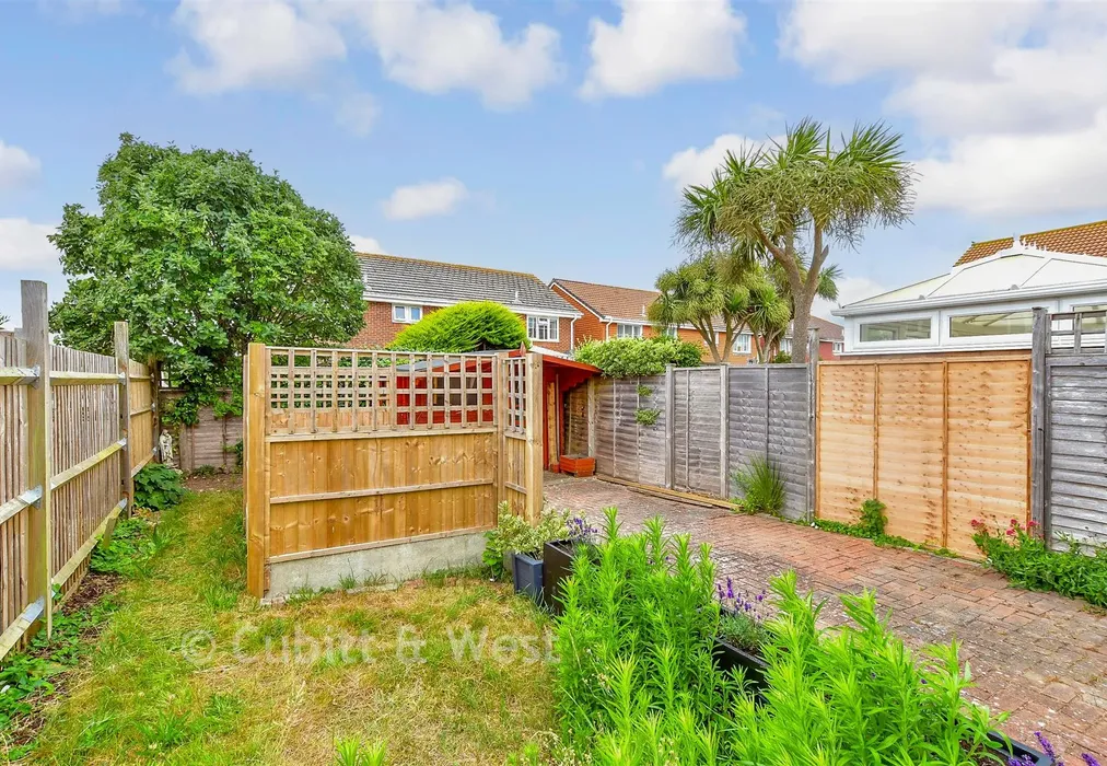 Rear Garden - Acorn Close, Selsey, Chichester, West Sussex - Wards of Kent