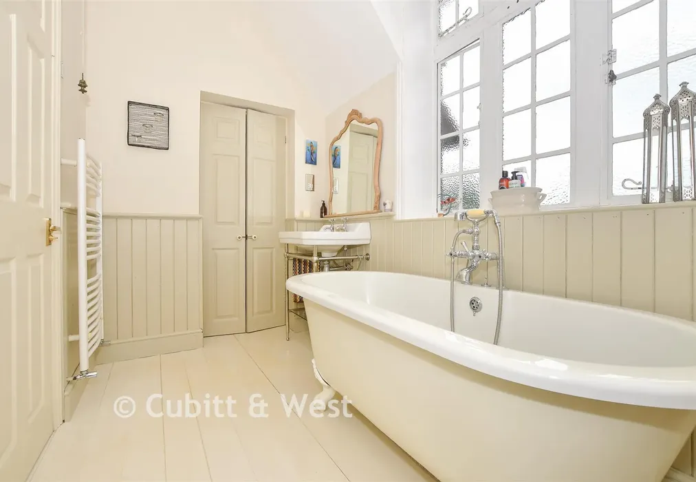 Bathroom - Mill Lane, North Chailey, Lewes, East Sussex - Wards of Kent