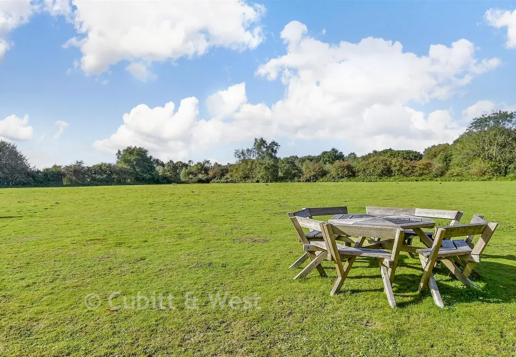 Communal Gardens - Mill Lane, North Chailey, Lewes, East Sussex - Wards of Kent
