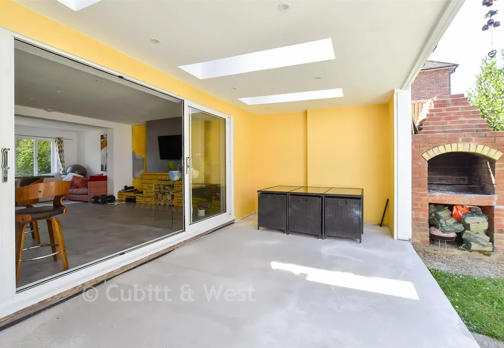 Outdoor Space - The Spinney, Pulborough, West Sussex - Wards of Kent