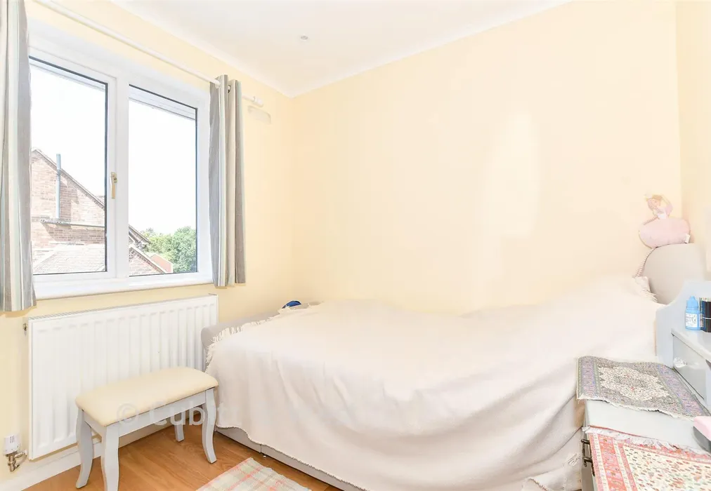 Bedroom 3 - The Spinney, Pulborough, West Sussex - Wards of Kent