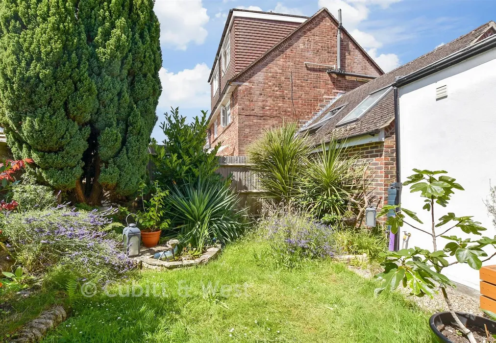 Rear Garden - The Spinney, Pulborough, West Sussex - Wards of Kent