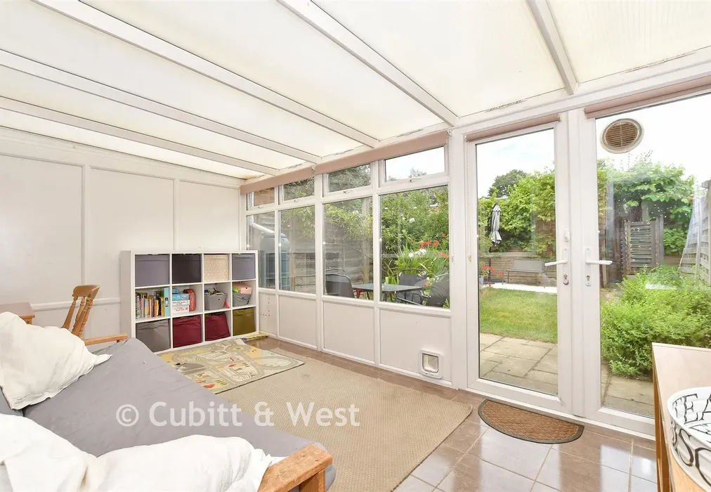 Conservatory - Taylors Crescent, Cranleigh, Surrey - Wards of Kent