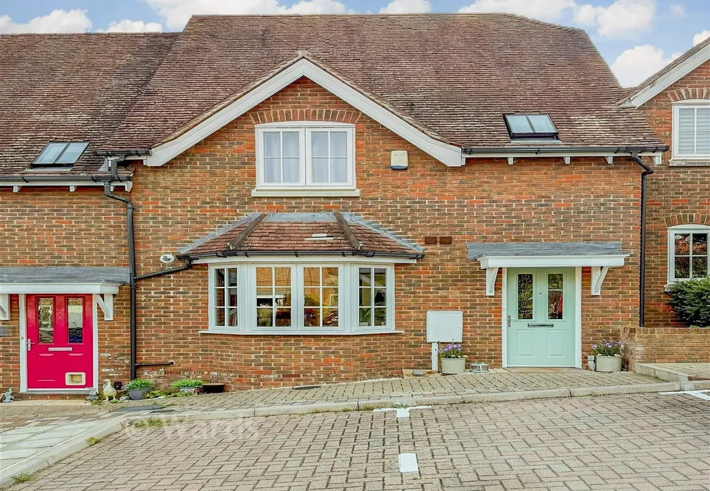 Front Shot 1 - Parsonage Bank, Eynsford, Kent - Wards of Kent