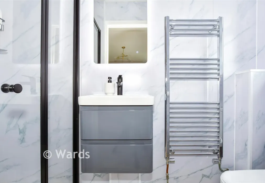 En-Suite Shower Room - Thistledown, Weavering, Maidstone, Kent - Wards of Kent