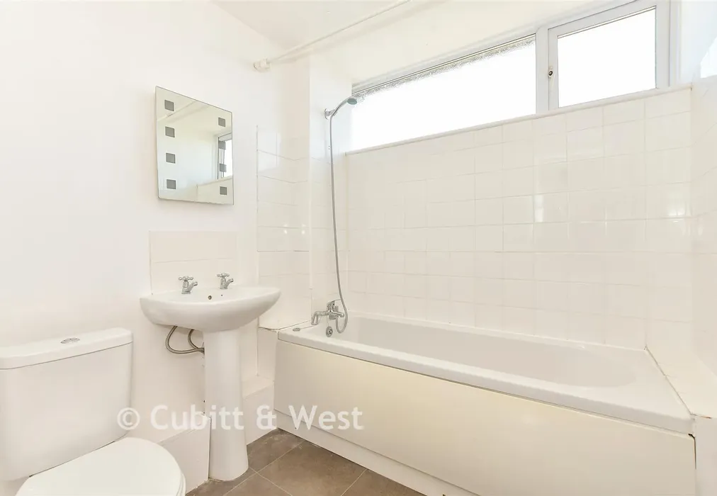 Bathroom - Highland Road, Southsea, Hampshire - Wards of Kent
