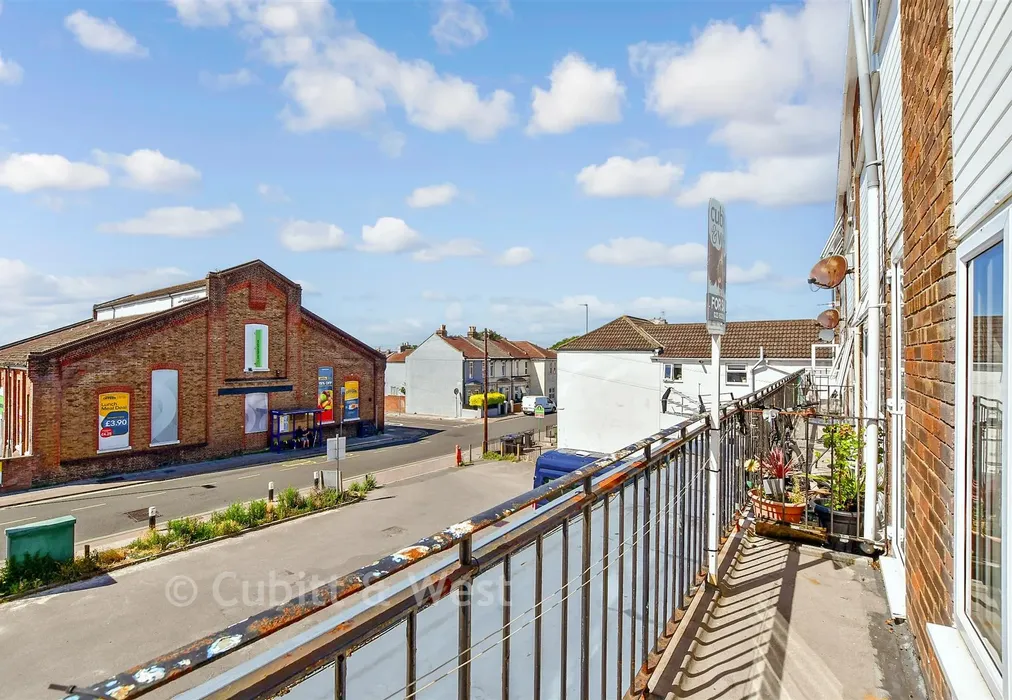 Balcony / Terrace - Highland Road, Southsea, Hampshire - Wards of Kent