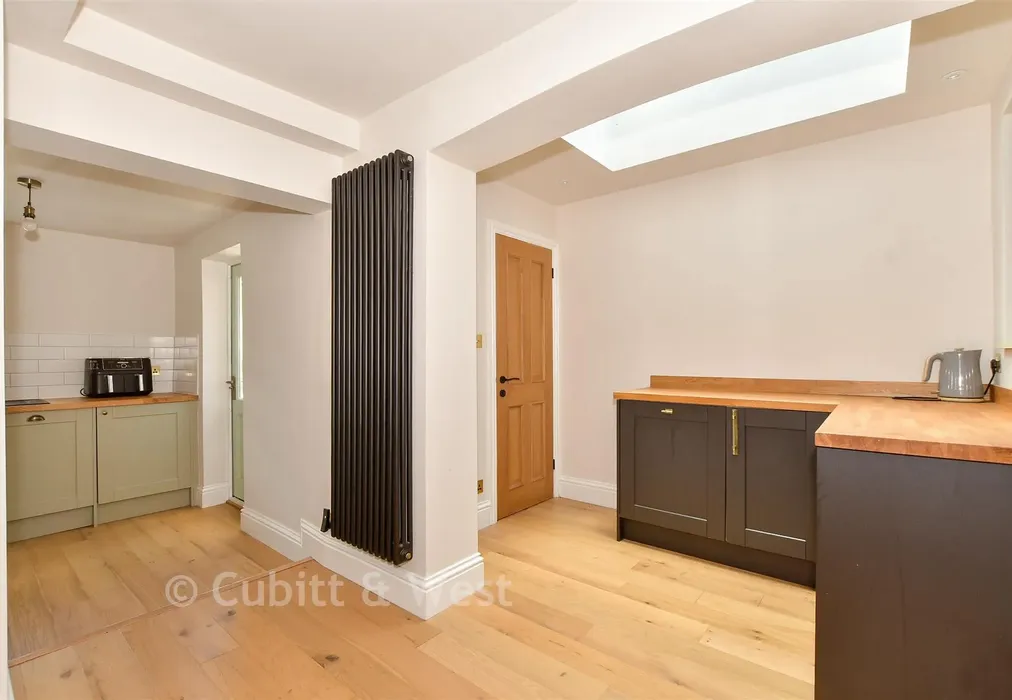 Kitchen - Lawns Road, Rudgwick, West Sussex - Wards of Kent