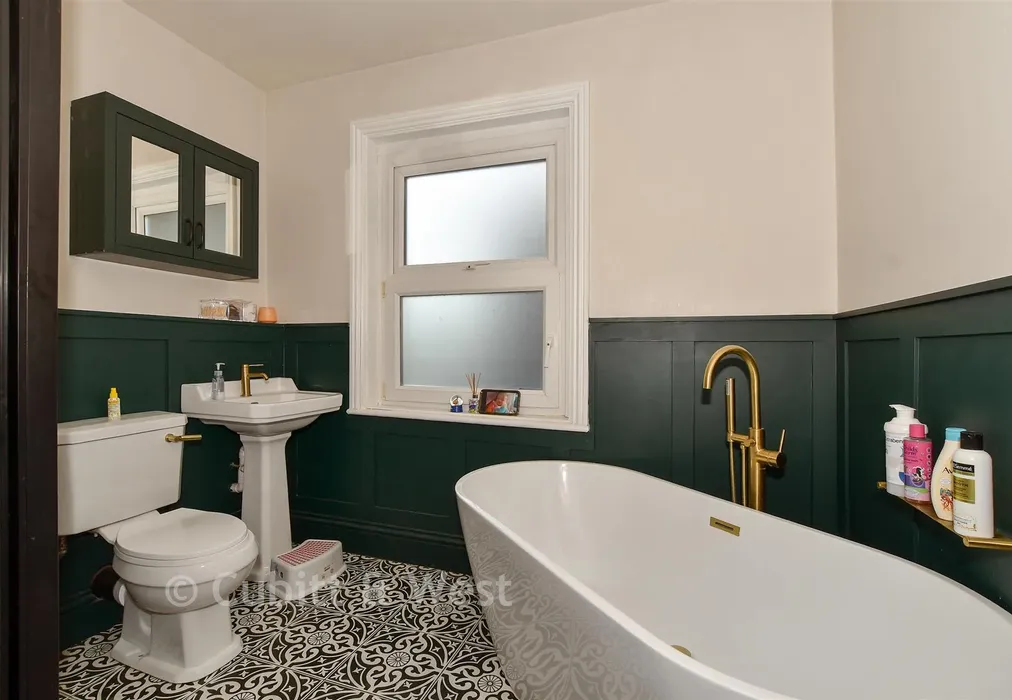 Bathroom - Lawns Road, Rudgwick, West Sussex - Wards of Kent