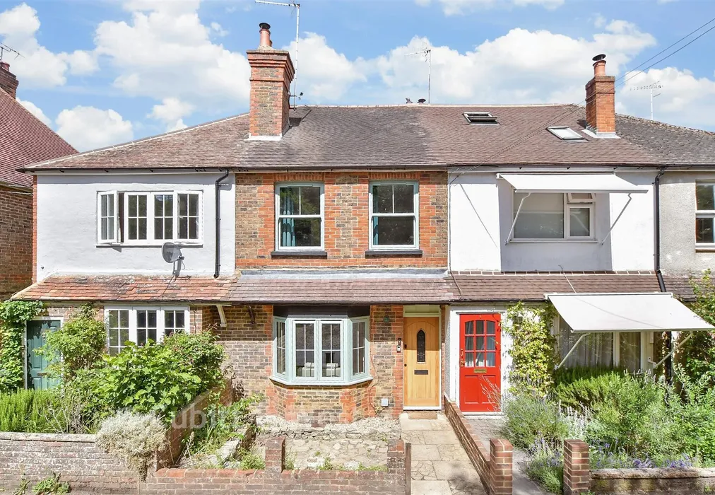 Front Web - Lawns Road, Rudgwick, West Sussex - Wards of Kent