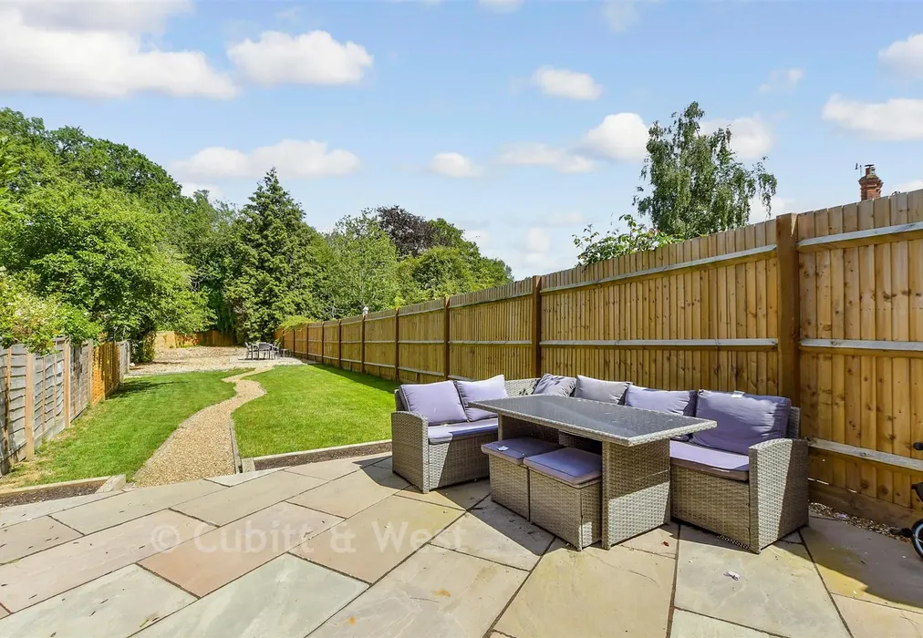 Rear Garden - Lawns Road, Rudgwick, West Sussex - Wards of Kent