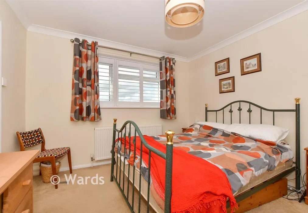 Bedroom 1 - Bankfields, Headcorn, Ashford, Kent - Wards of Kent