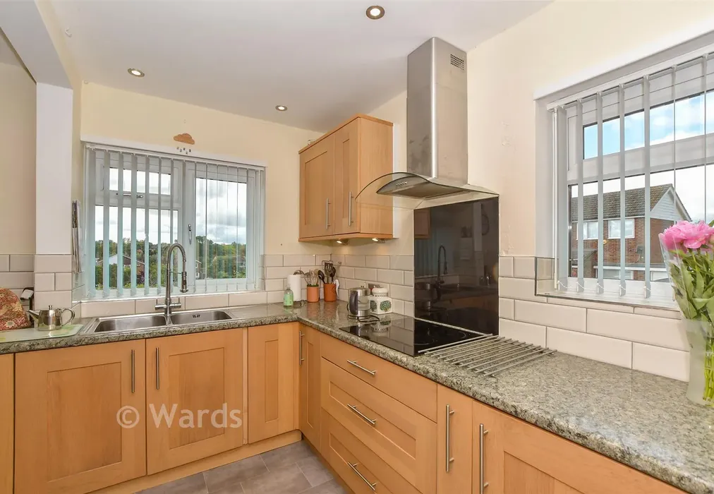 Kitchen - Bankfields, Headcorn, Ashford, Kent - Wards of Kent