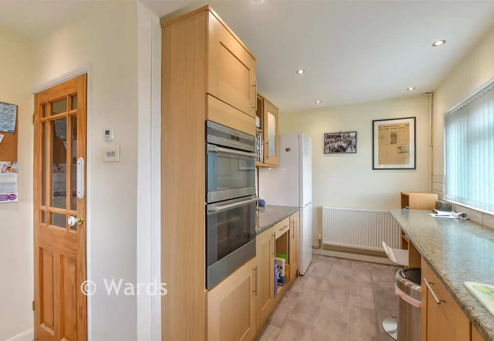 Kitchen - Bankfields, Headcorn, Ashford, Kent - Wards of Kent
