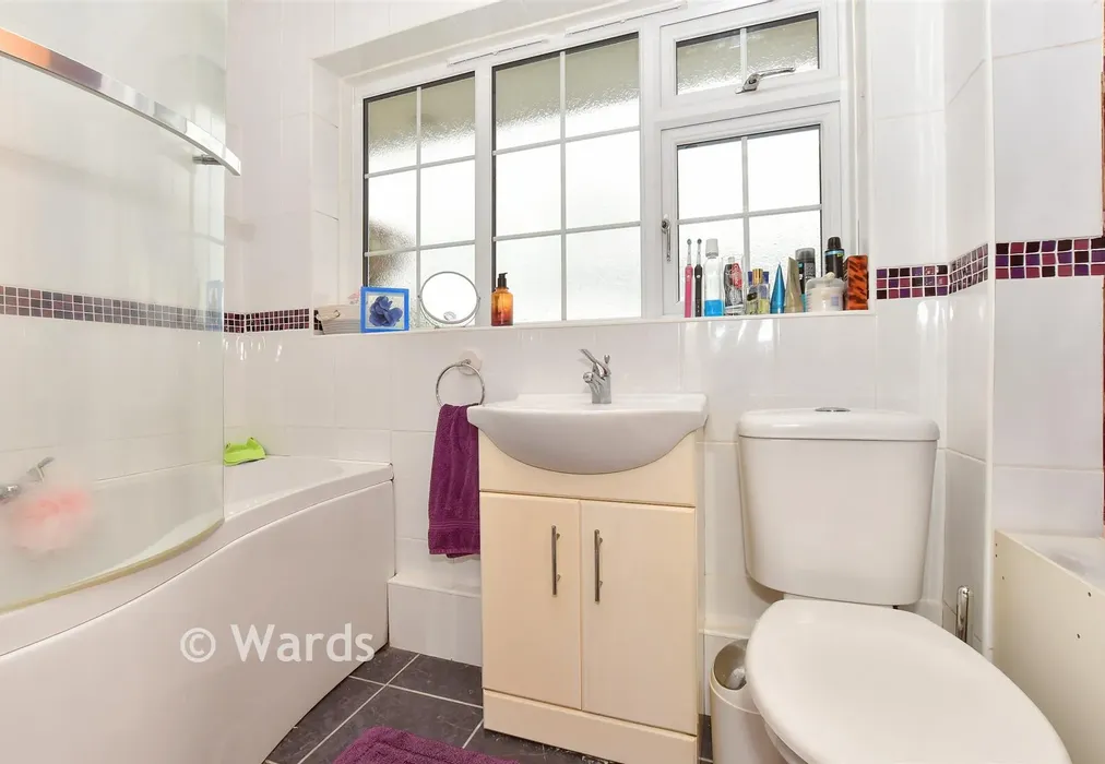 Bathroom - St. Andrew's Gardens, Shepherdswell, Kent - Wards of Kent