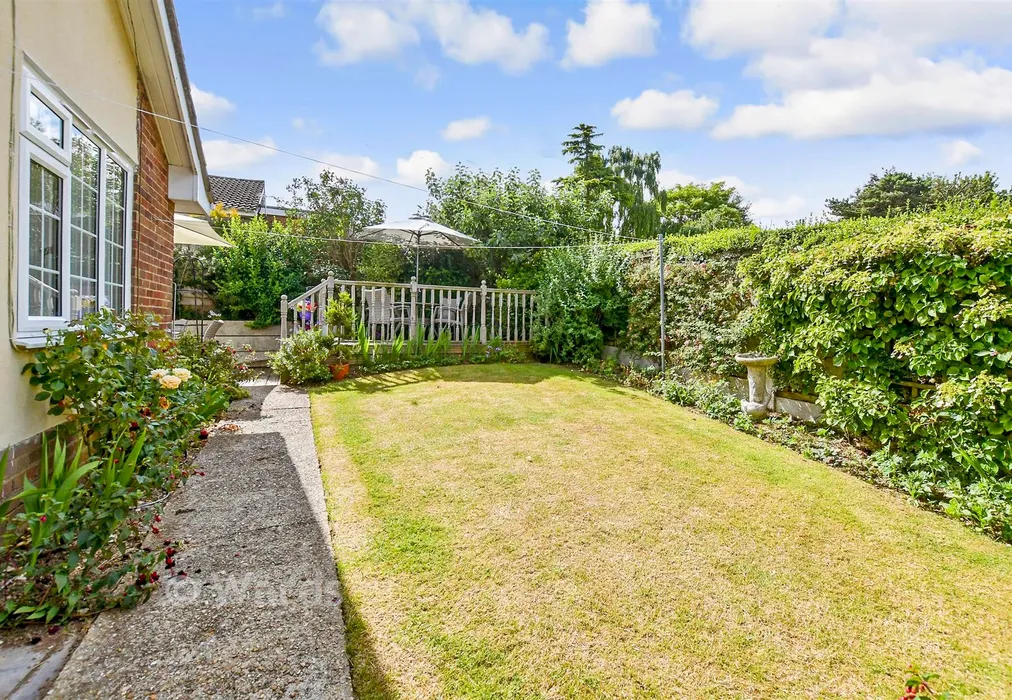 Side Garden - St. Andrew's Gardens, Shepherdswell, Kent - Wards of Kent