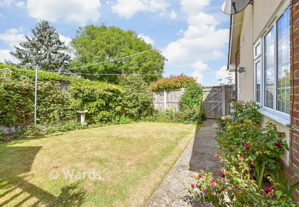 Side Garden - St. Andrew's Gardens, Shepherdswell, Kent - Wards of Kent