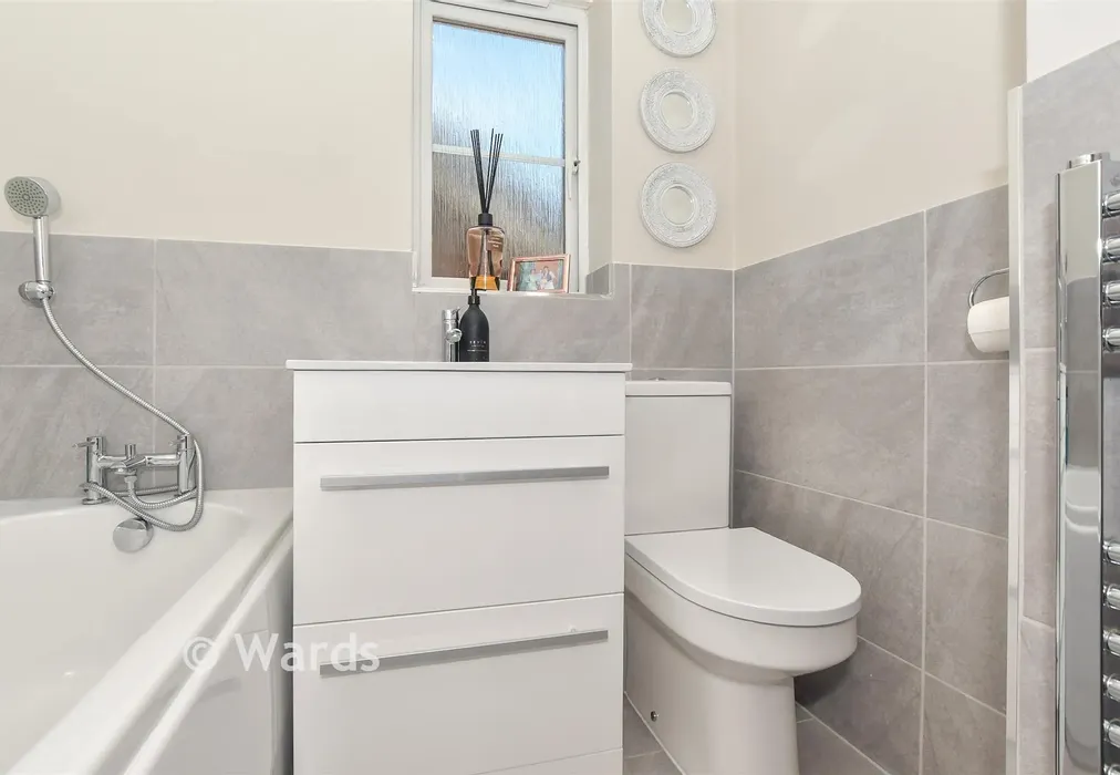 Bathroom - Forest Avenue, Ashford, Kent - Wards of Kent