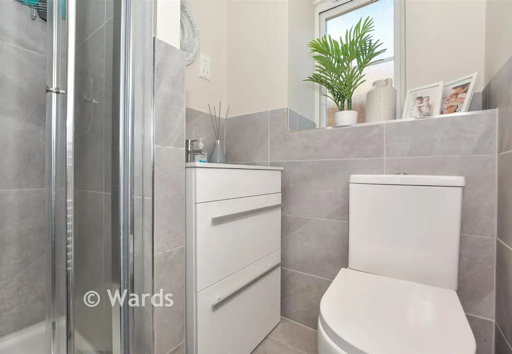 En-Suite - Forest Avenue, Ashford, Kent - Wards of Kent
