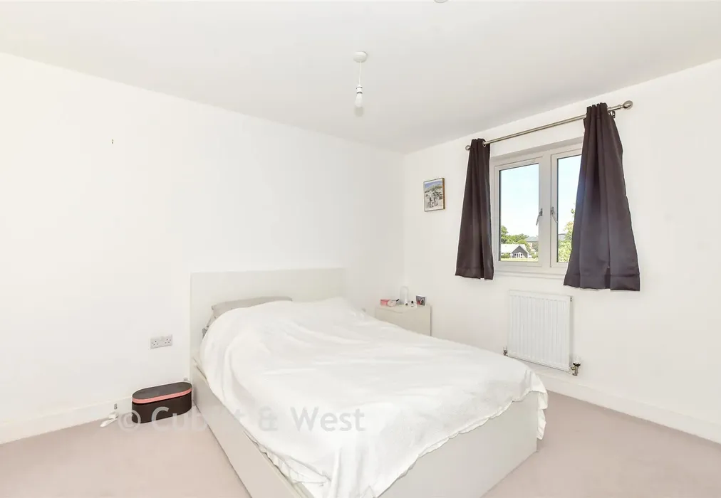 Bedroom 1 - Boundary Lane, Chichester, West Sussex - Wards of Kent