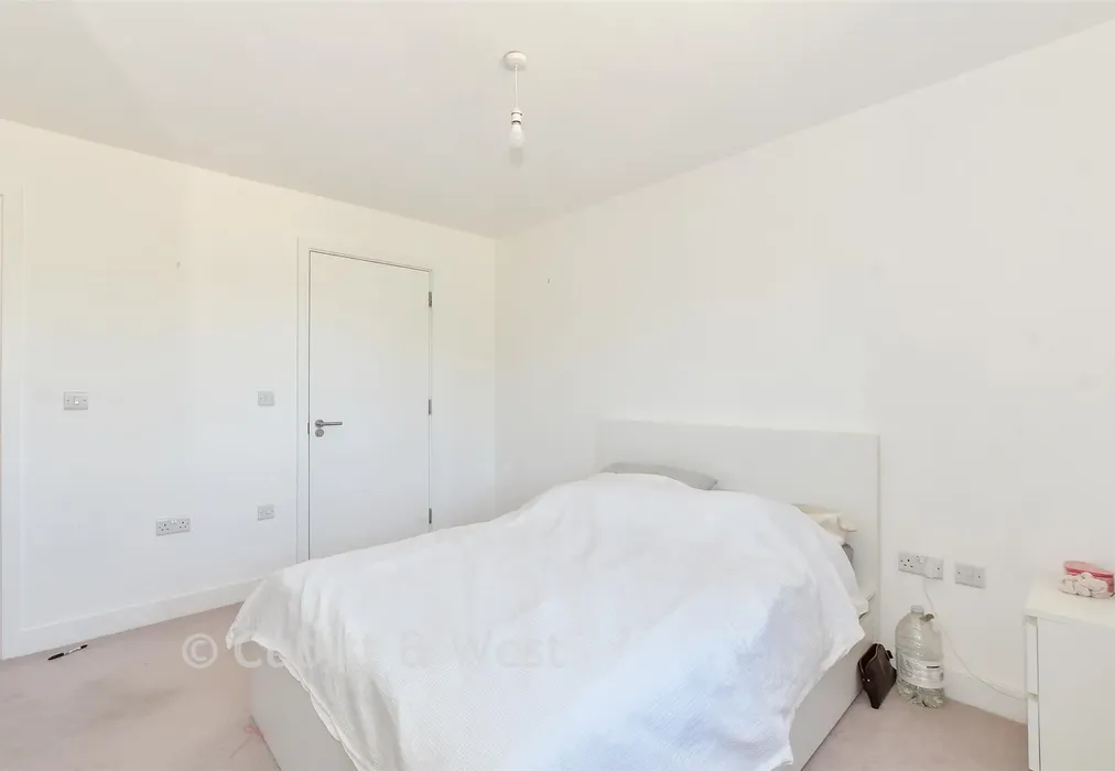 Bedroom 1 - Boundary Lane, Chichester, West Sussex - Wards of Kent