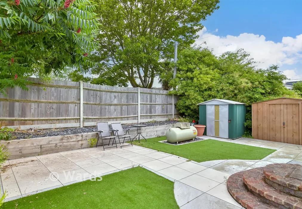 Rear Garden - Vicarage Lane, Hoo, Rochester, Kent - Wards of Kent