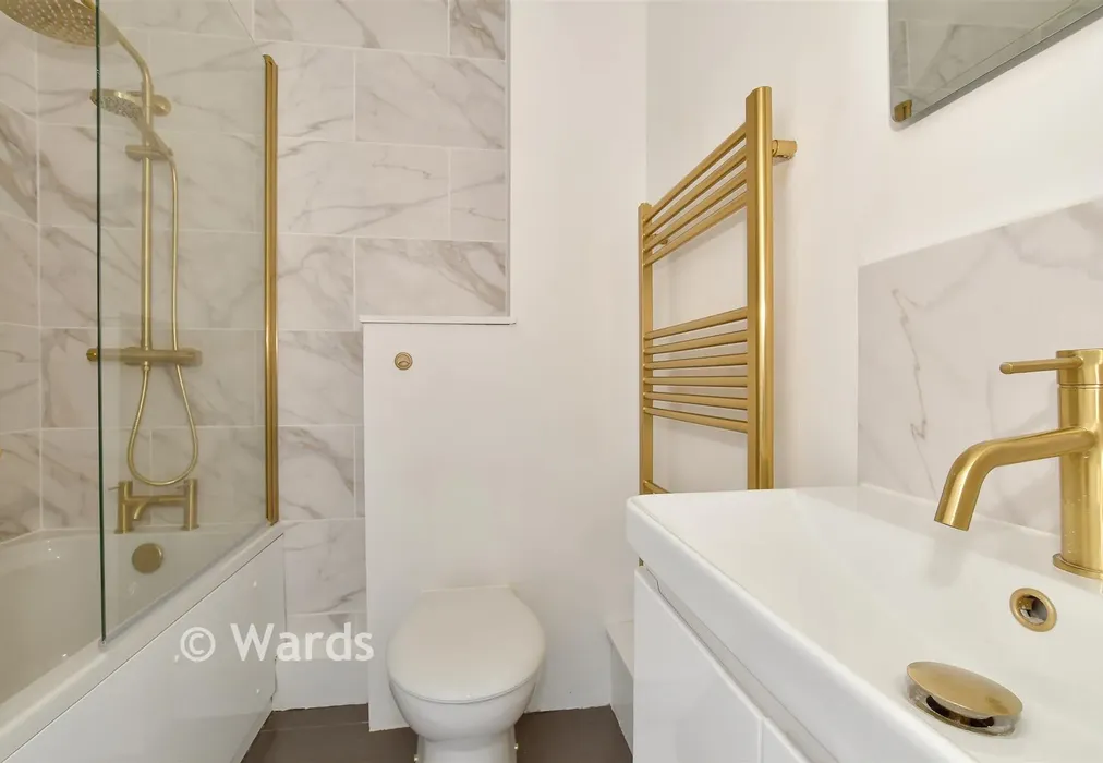 Bathroom - Chalford Drive, Broomfield, Kent - Wards of Kent