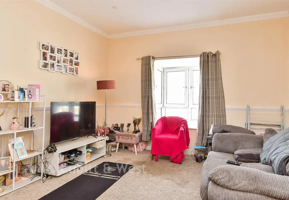 Living Area - Flat 41 Starboard Court, Brighton Marina Village, East Sussex - Wards of Kent