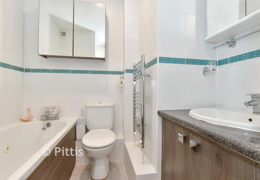 Bathroom - Alpine Road, Ventnor, Isle of Wight - Wards of Kent
