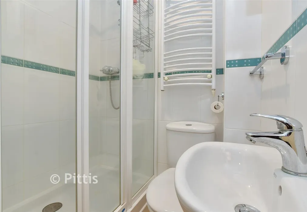 En-Suite - Alpine Road, Ventnor, Isle of Wight - Wards of Kent