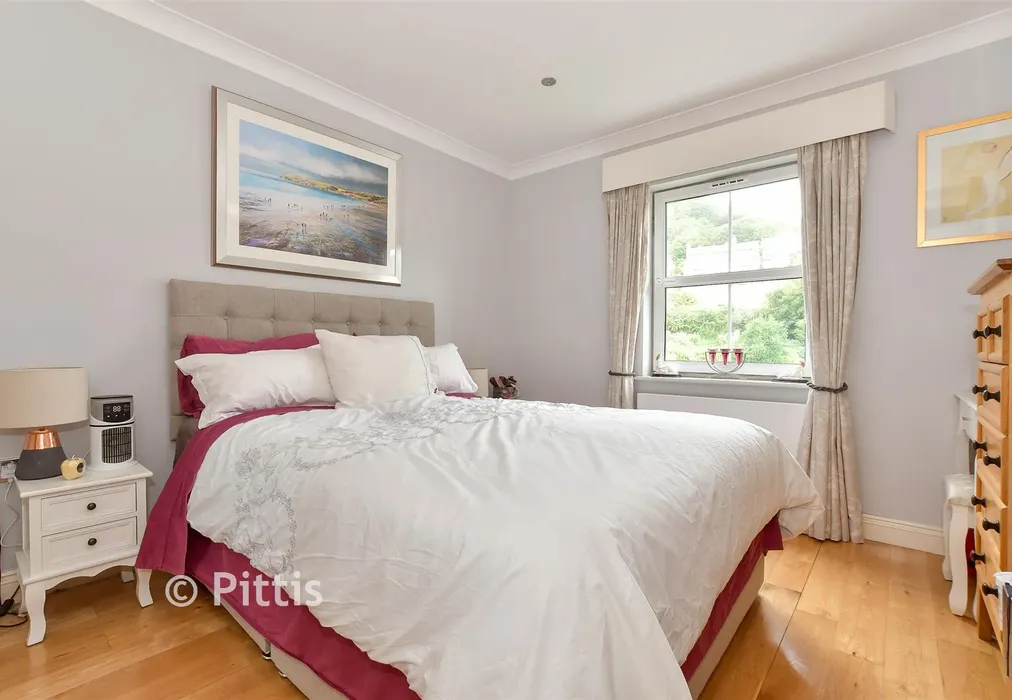 Bedroom 1 - Alpine Road, Ventnor, Isle of Wight - Wards of Kent