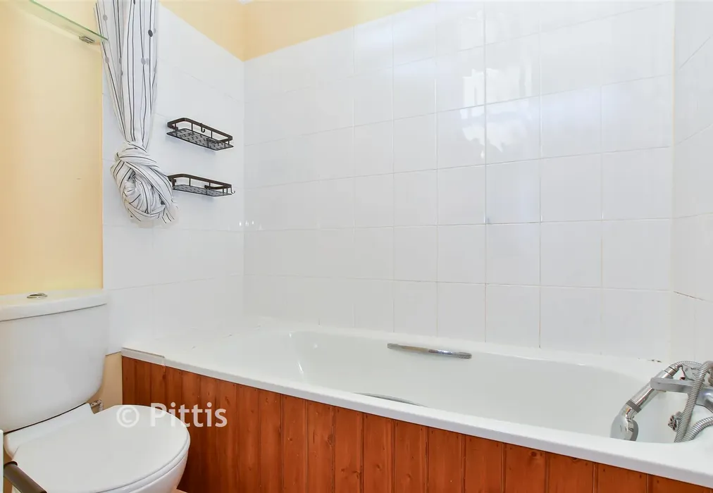 Bathroom - Royal Crescent, Sandown, Isle of Wight - Wards of Kent