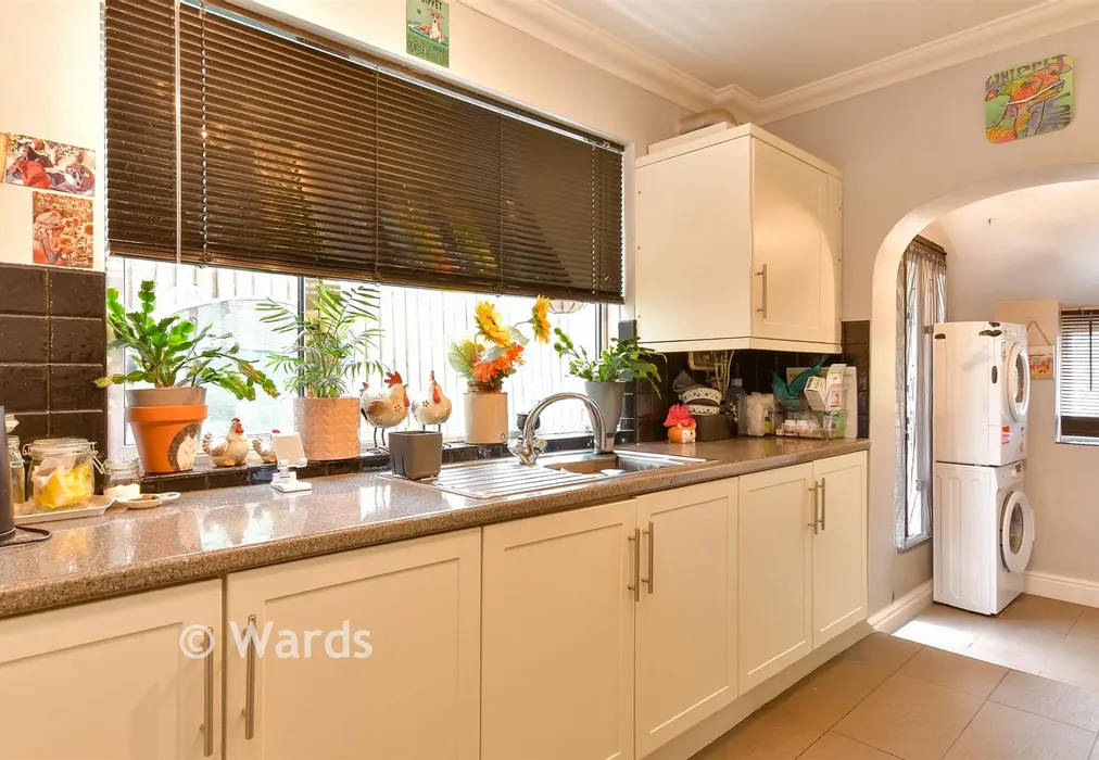 Kitchen - Cecil Road, Rochester, Kent - Wards of Kent