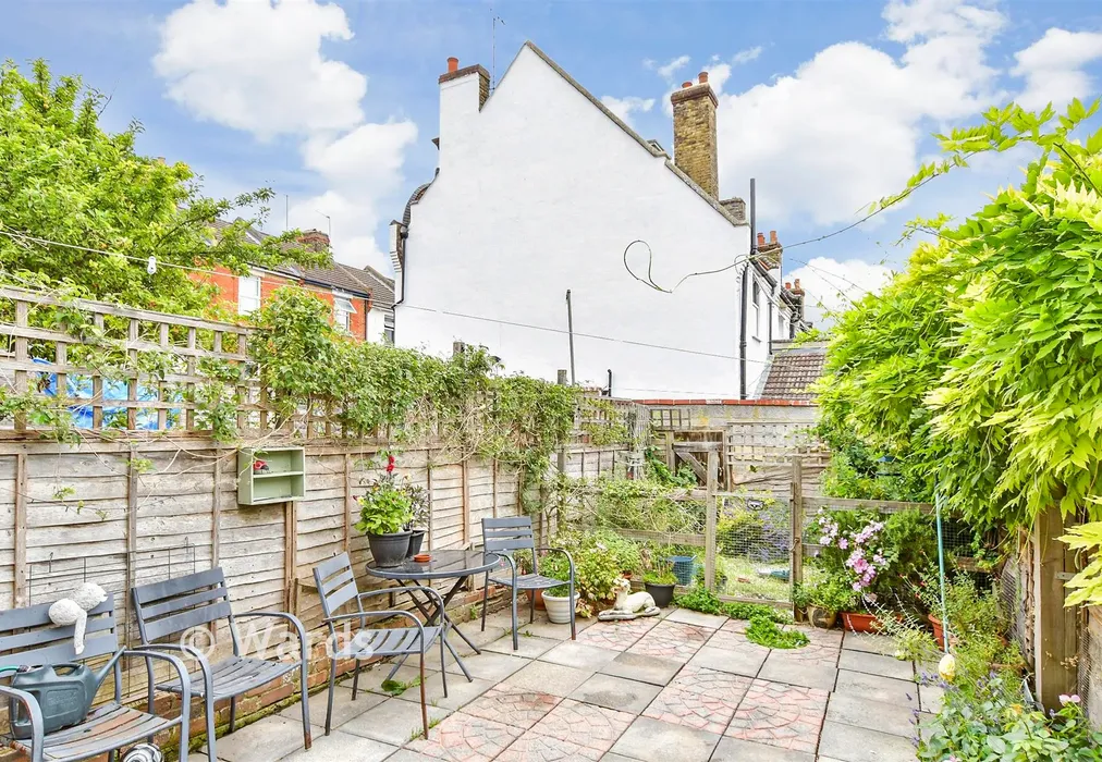 Rear Garden - Cecil Road, Rochester, Kent - Wards of Kent