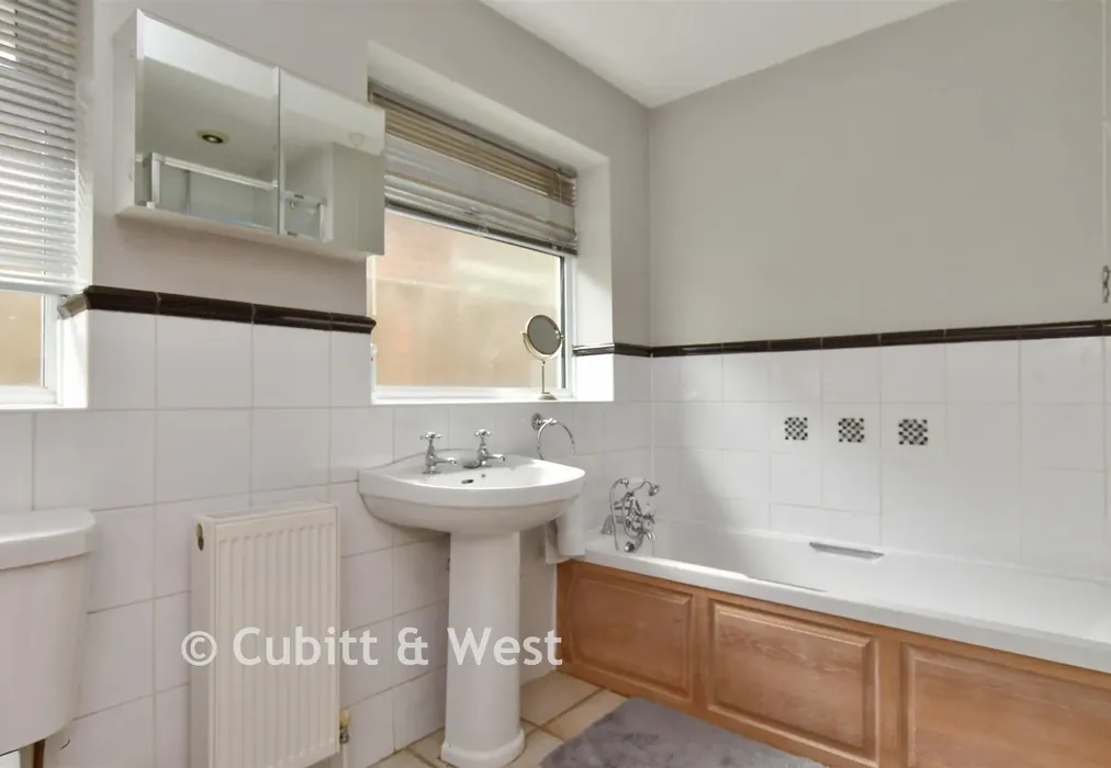 Bathroom - Westdene Drive, Brighton, East Sussex - Wards of Kent