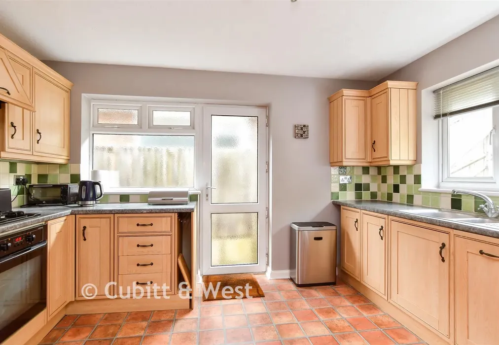 Kitchen - Westdene Drive, Brighton, East Sussex - Wards of Kent