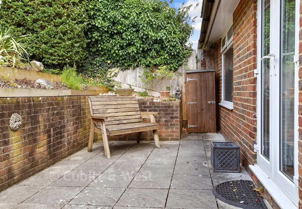 Rear Garden - Westdene Drive, Brighton, East Sussex - Wards of Kent