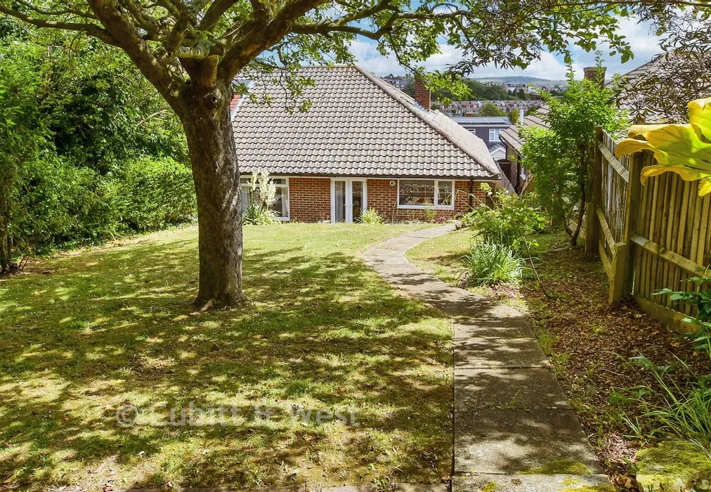 Rear Garden - Westdene Drive, Brighton, East Sussex - Wards of Kent