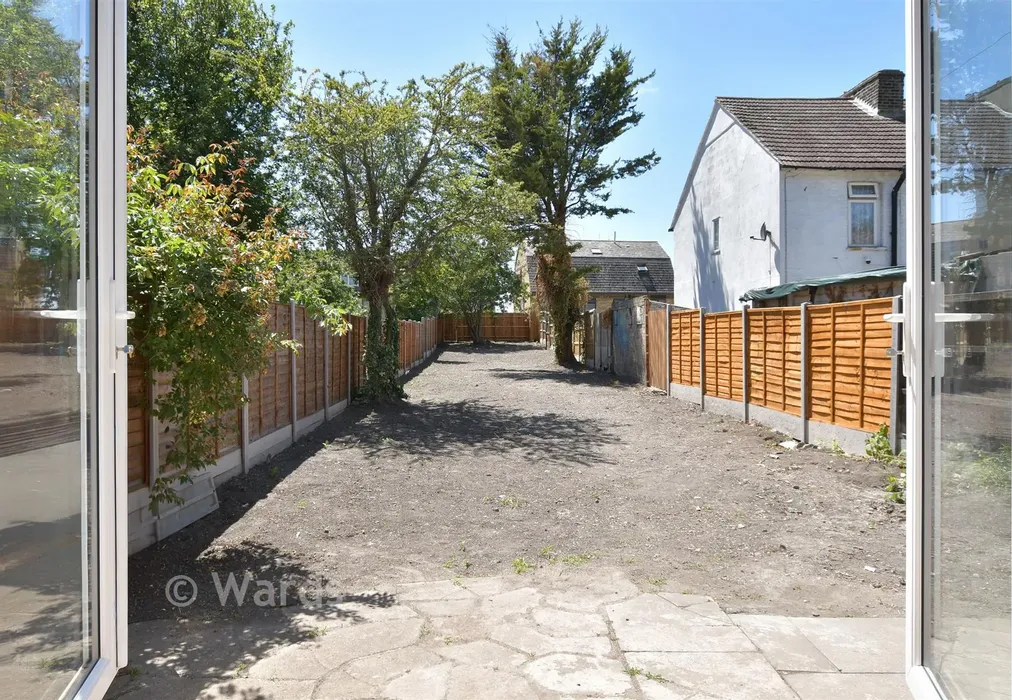 Internal Lifestyle Photograph - Stonebridge Road, Northfleet, Kent - Wards of Kent