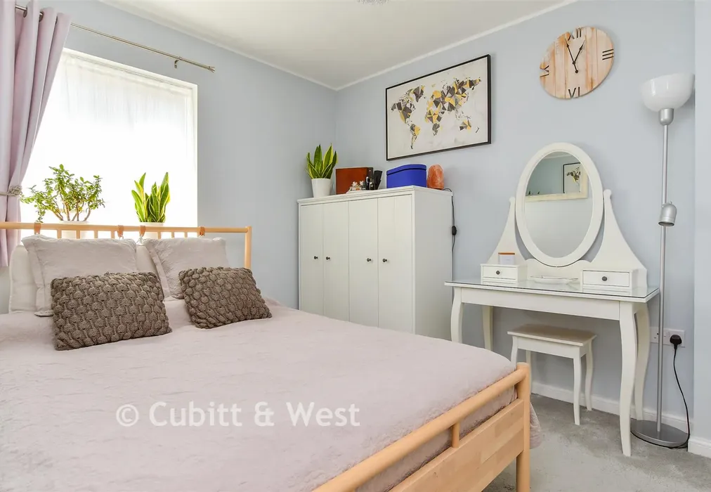 Bedroom 1 - Tagalie Square, Worthing, West Sussex - Wards of Kent
